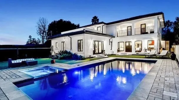 Tarzana Recovery Center