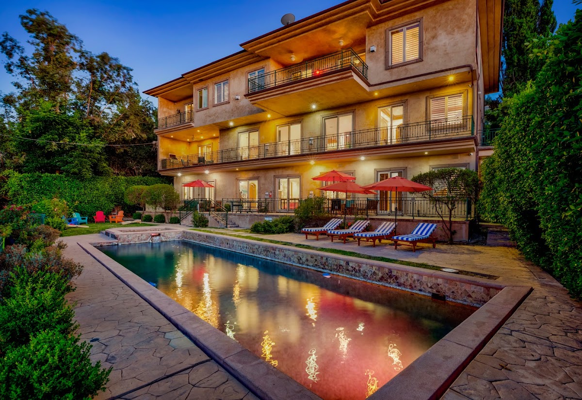 Granada Luxury Recovery Inc