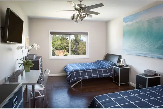 Chabad Treatment Center - interior photo