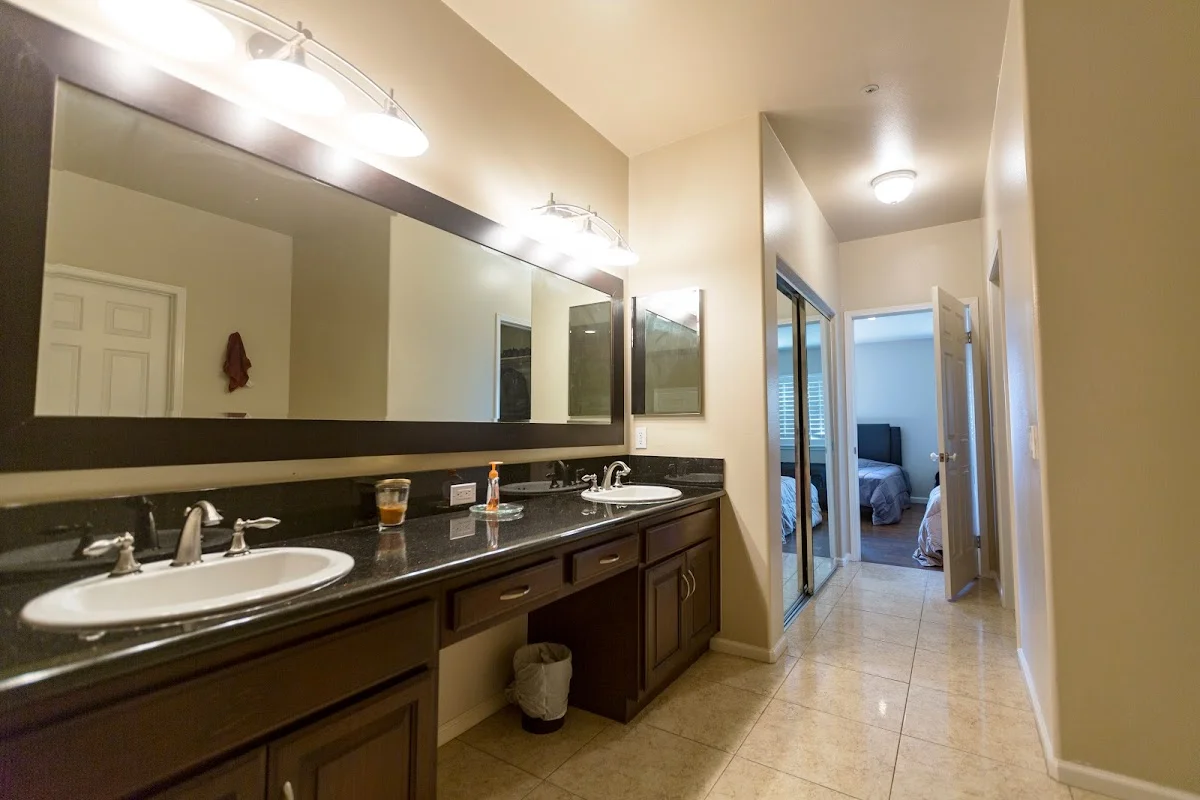 The Last House | Los Angeles Men's Sober Living Program - Photo 3