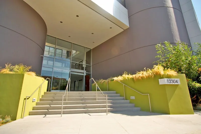 The Canyon at Santa Monica - Photo 2