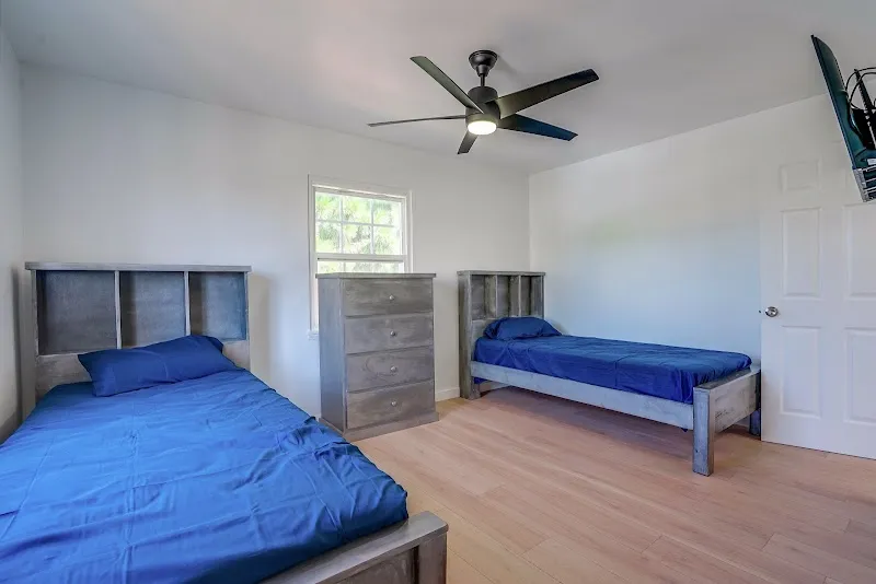 Bridges Recovery Sober Living Apartment Homes Los Angeles - Photo 2