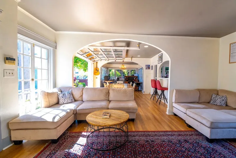 Living Now--Sober Living - Photo 4