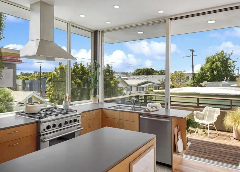 Halo House Sober Living - Photo 5