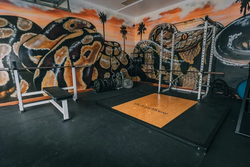 The Last House | Los Angeles Men's Sober Living Program - Photo 4