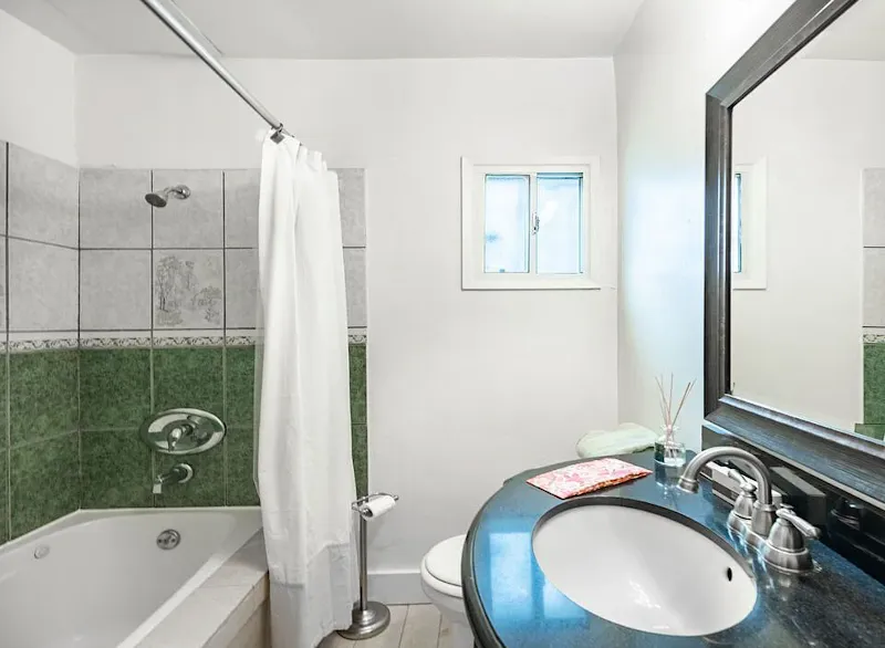 Solstice Recovery - Men's Sober Living House Los Angeles - Photo 4