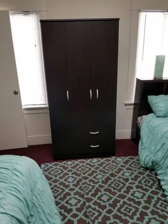 Shangri-La Sober Living - Photo 5