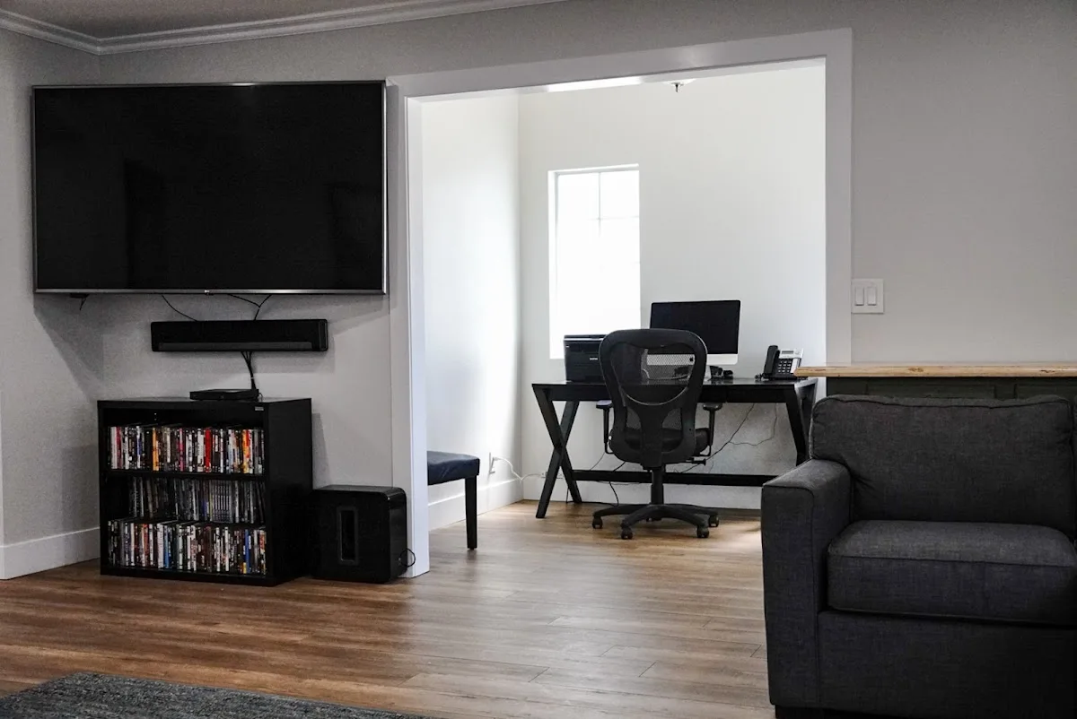 Miracle House Foundation - South Bay Los Angeles Sober Living - 사진 5