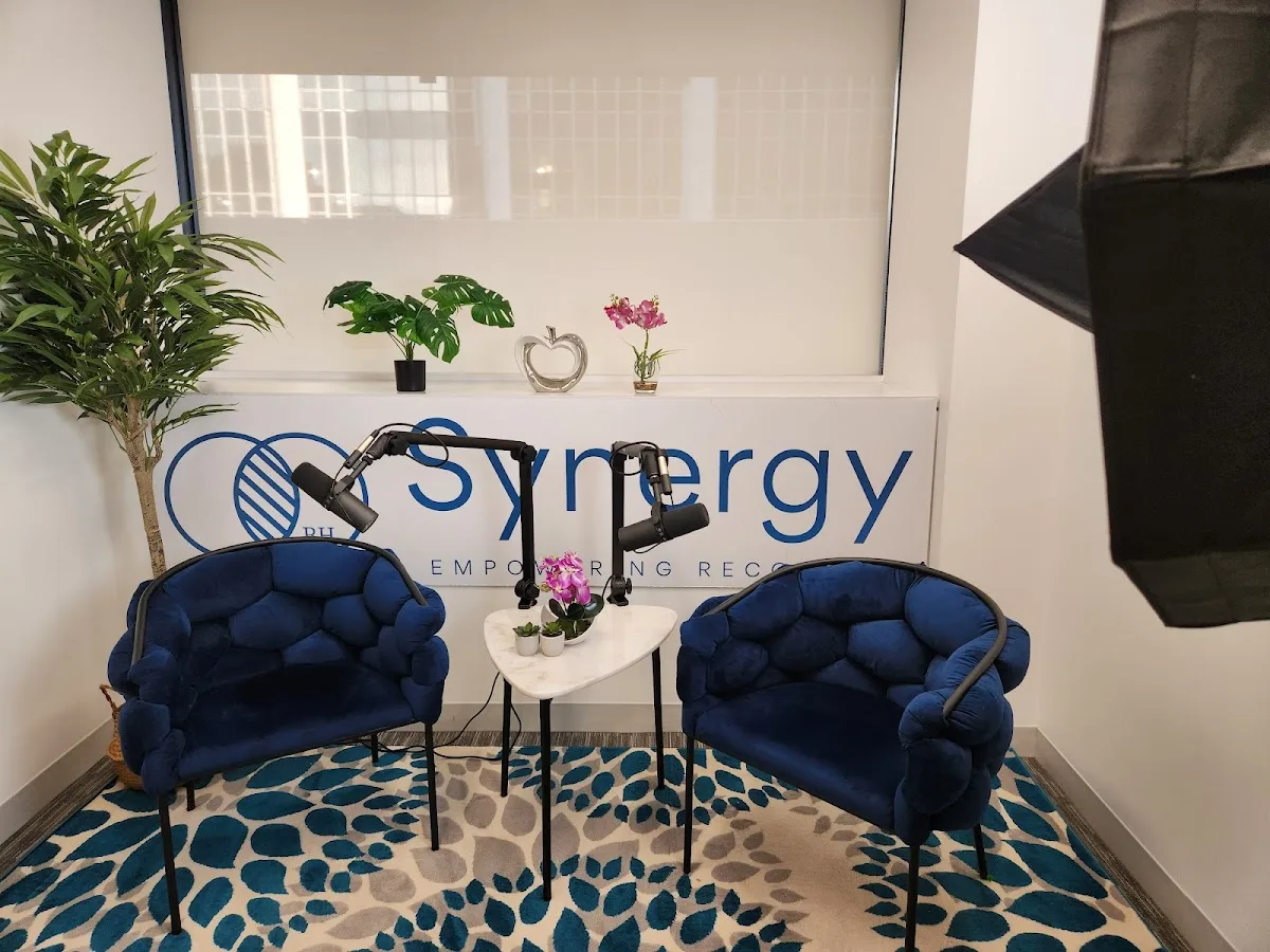 Synergy Empowering Recovery | DETOX PHP IOP SOBER LIVING, Alcohol & Drug Rehab in Beverly Hills | Addiction Treatment in CA - 사진 3