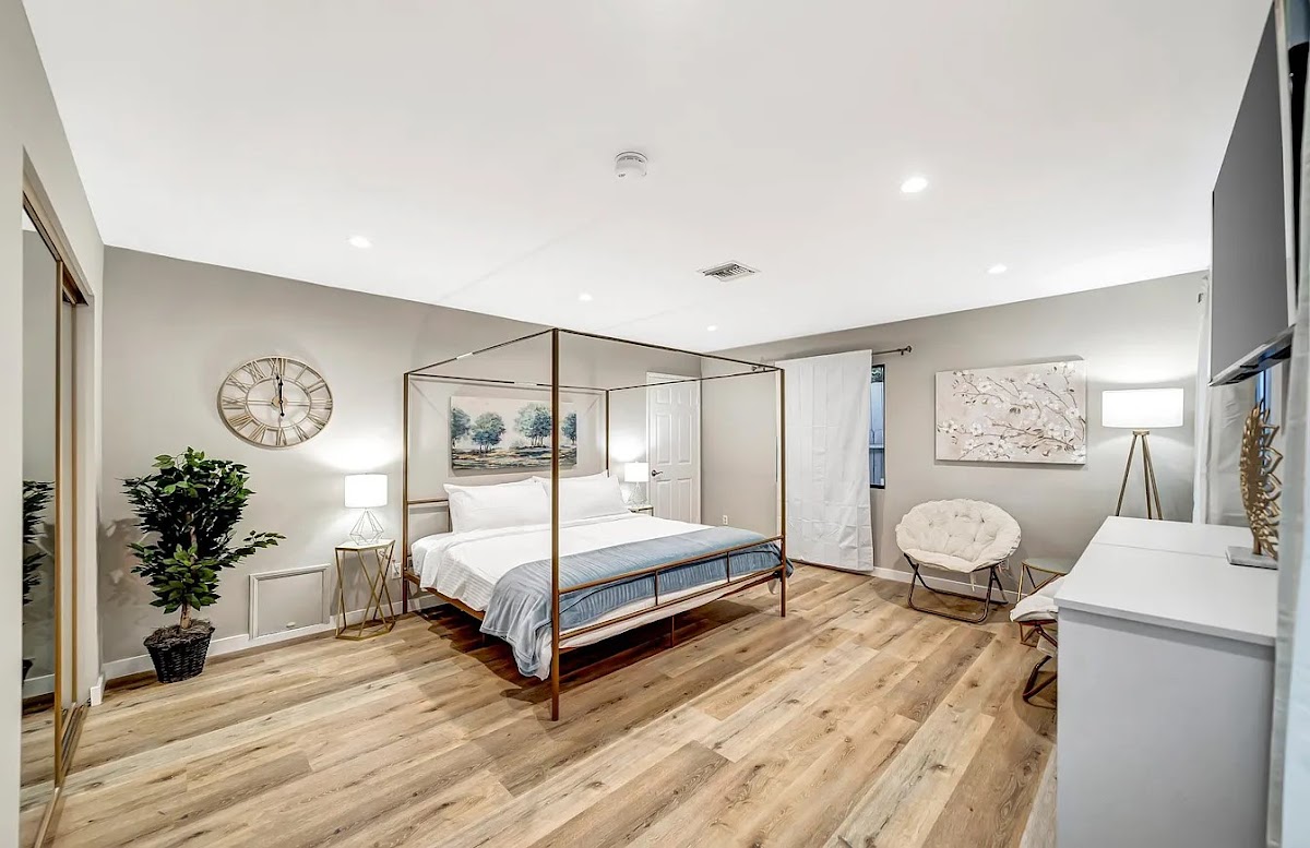 Sunshine Sober Living - Photo 6