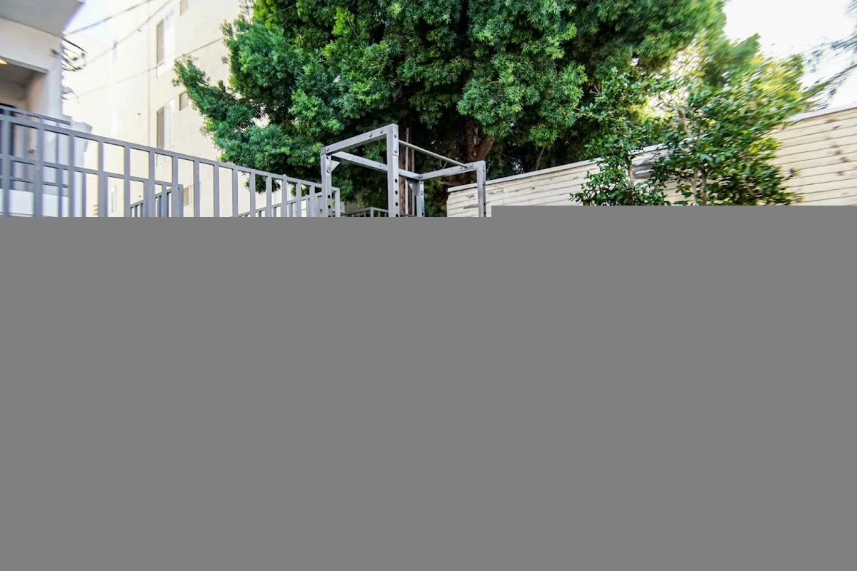 La Peer House Sober Living - Photo 5