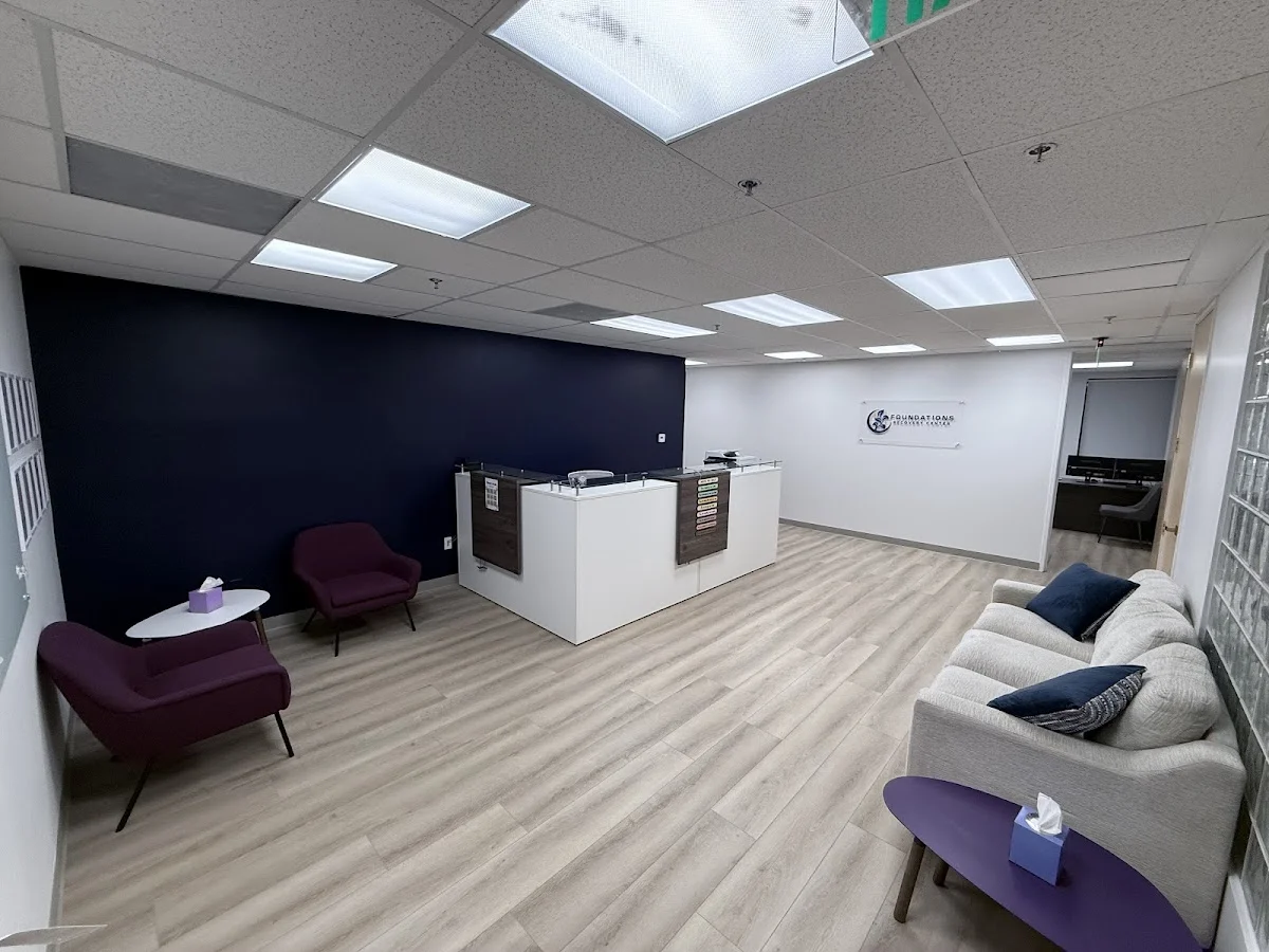 Foundations Recovery Center - Mental Health and Substance Abuse Treatment Center in Encino - Foto 2