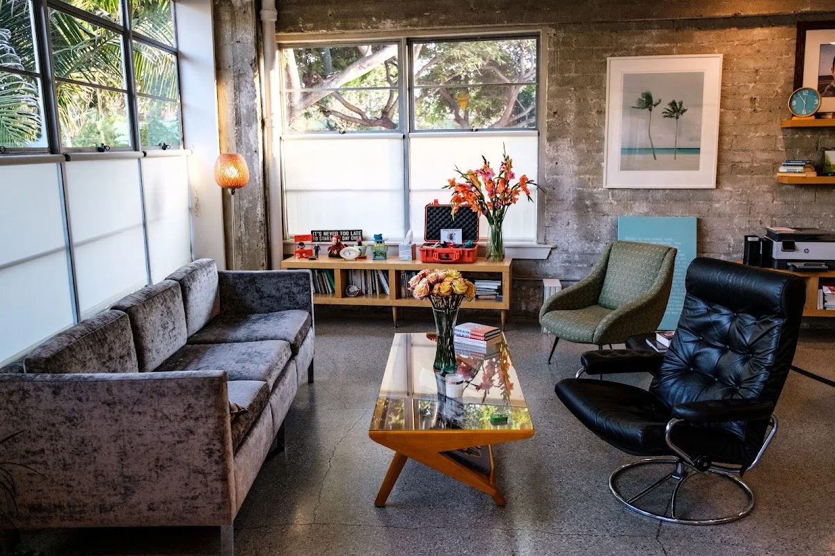 Shell Avenue Sober Living - Photo 2