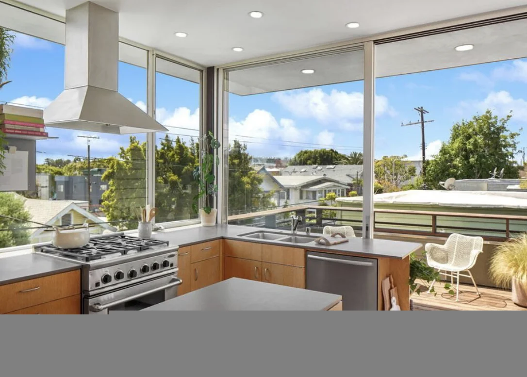 Halo House Sober Living - Photo 4